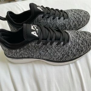 APL/Lulu shoes size 10